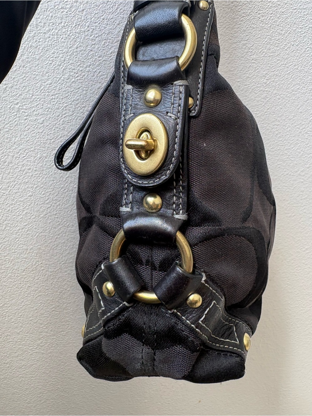 Coach Signature Canvas Hobo Bag in black - Picture 8 of 9